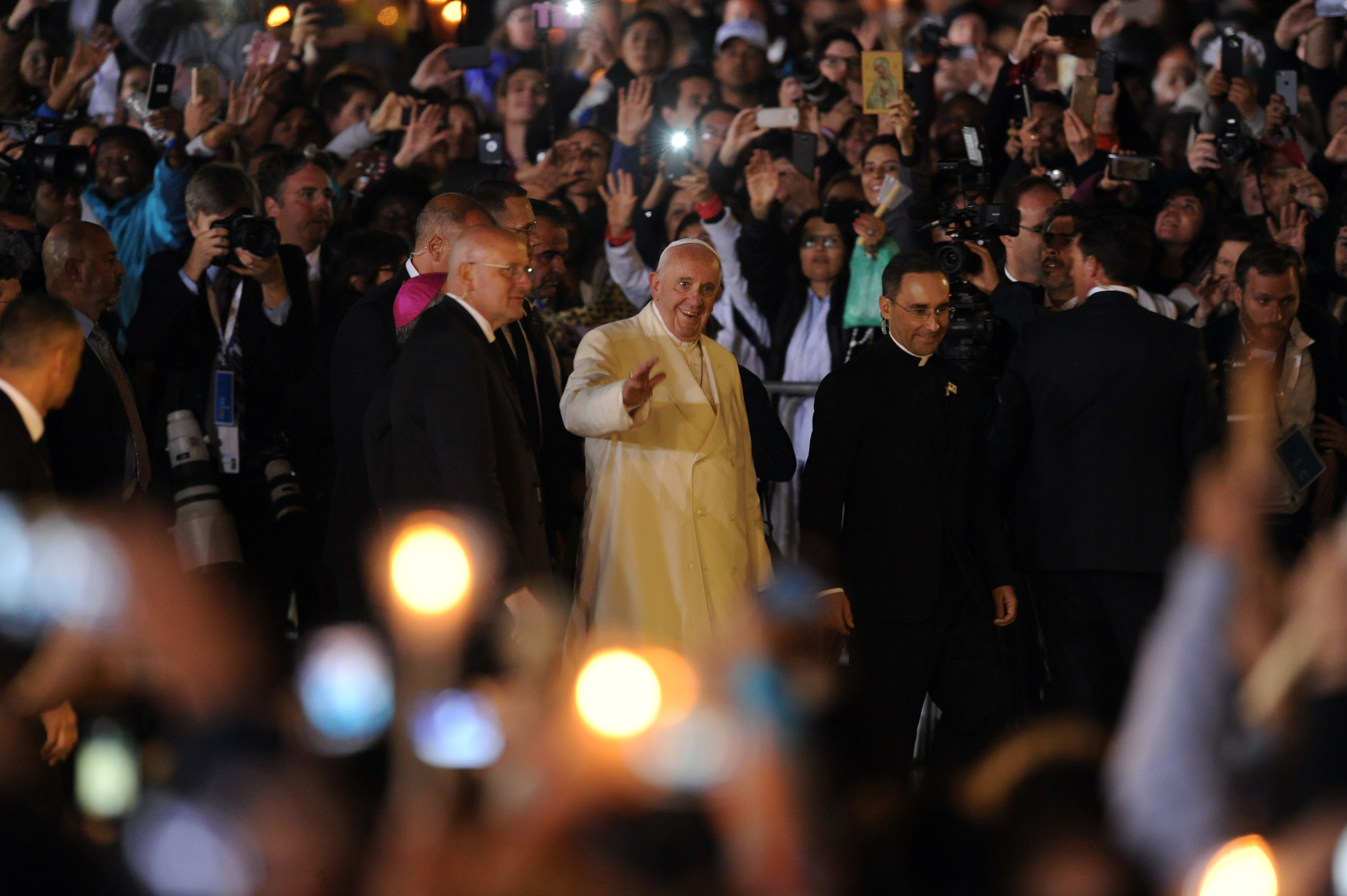 https://arquimedia.s3.amazonaws.com/63/sacerdotes/papa-francisco-fatimajpg.jpg