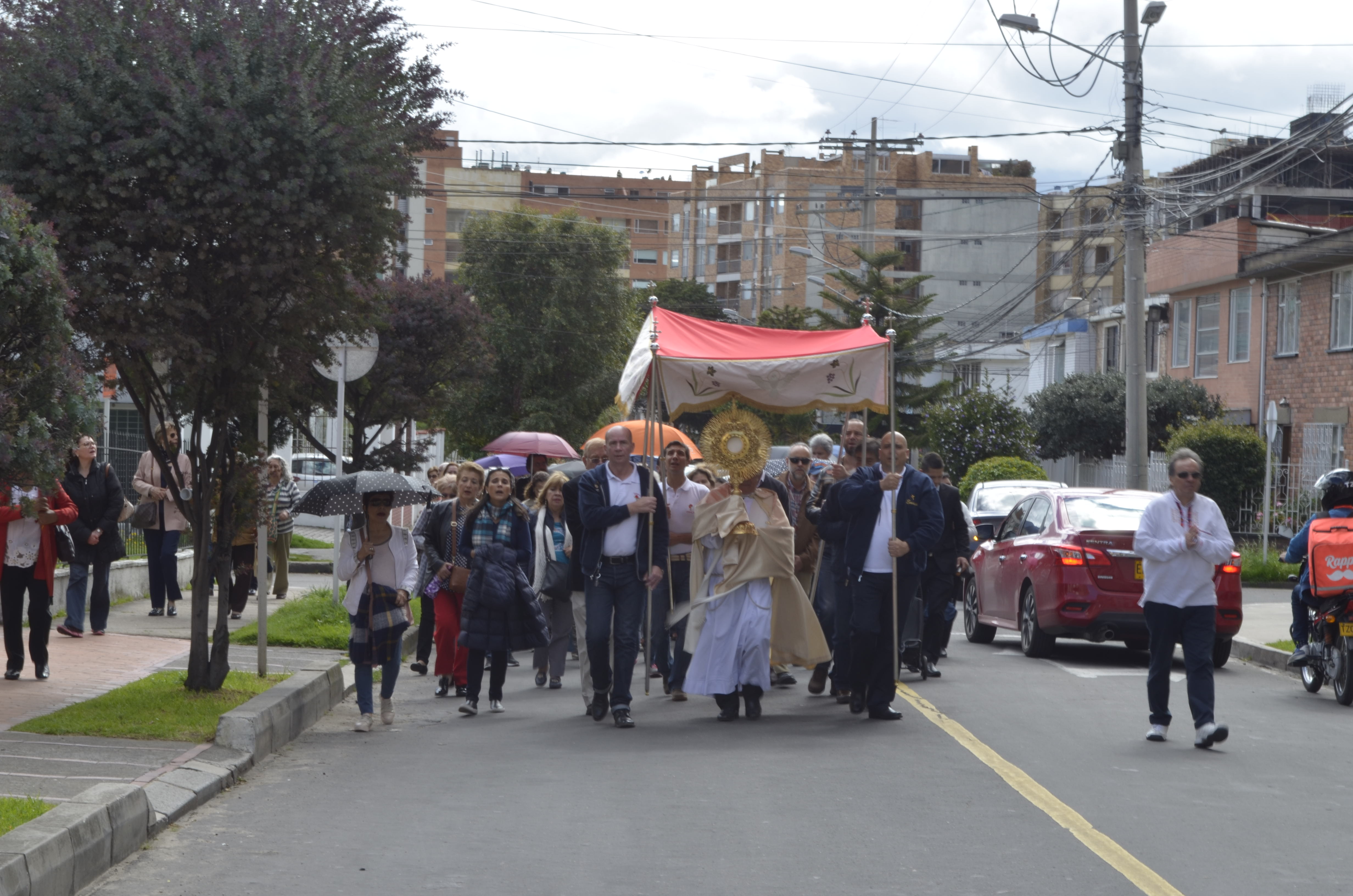 https://arquimedia.s3.amazonaws.com/63/imagenes-parroquia/procesion-corpus-2018jpg.JPG