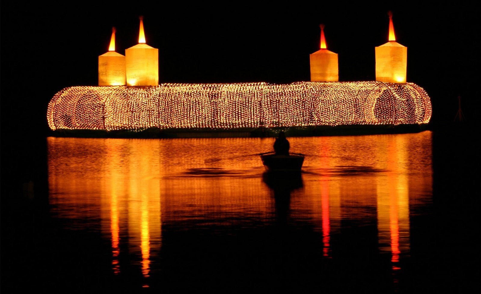 https://arquimedia.s3.amazonaws.com/63/ensenanza-domingo/velas-de-adviento-flotando-fondojpg.jpg