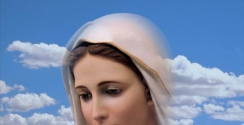 https://arquimedia.s3.amazonaws.com/27/personajes-biblia/virgen-maria-cielojpg.jpg